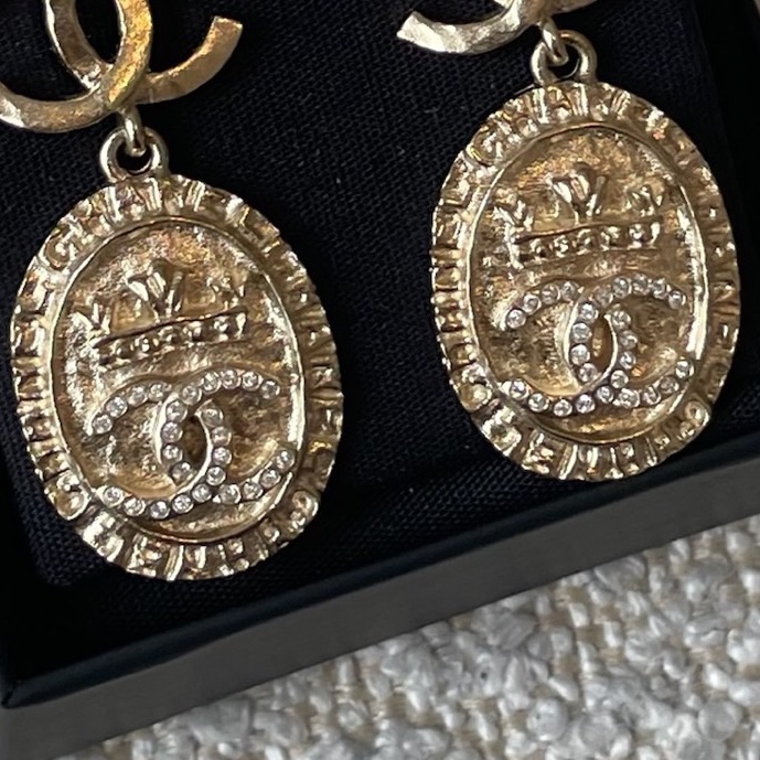 CHANEL香奈兒雙C浮雕皇冠金幣耳環 淡金色 配盒-4