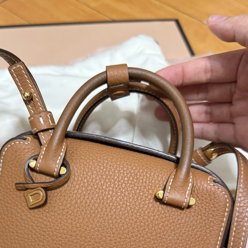 Delvaux Cool box nano-13