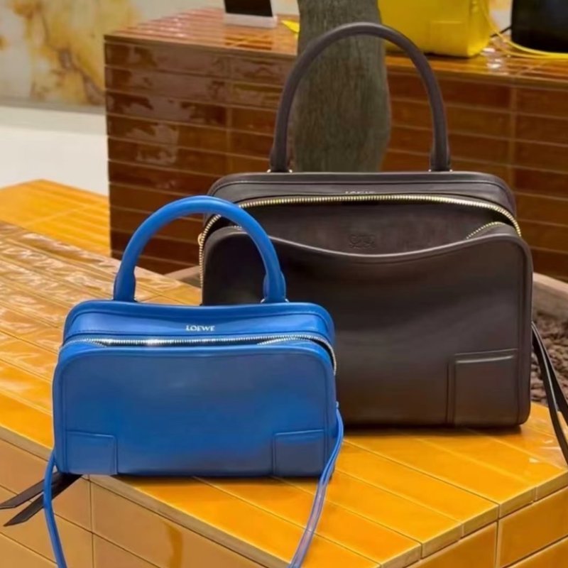 ⏰限時特賣 當季原價10萬2🌺Loewe Mini Amazona 180 柔軟小牛皮手提包 克萊茵藍﻿-1