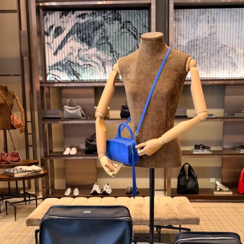 ⏰限時特賣 當季原價10萬2🌺Loewe Mini Amazona 180 柔軟小牛皮手提包 克萊茵藍﻿-2