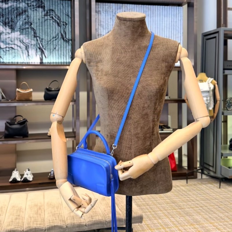 ⏰限時特賣 當季原價10萬2🌺Loewe Mini Amazona 180 柔軟小牛皮手提包 克萊茵藍﻿-3