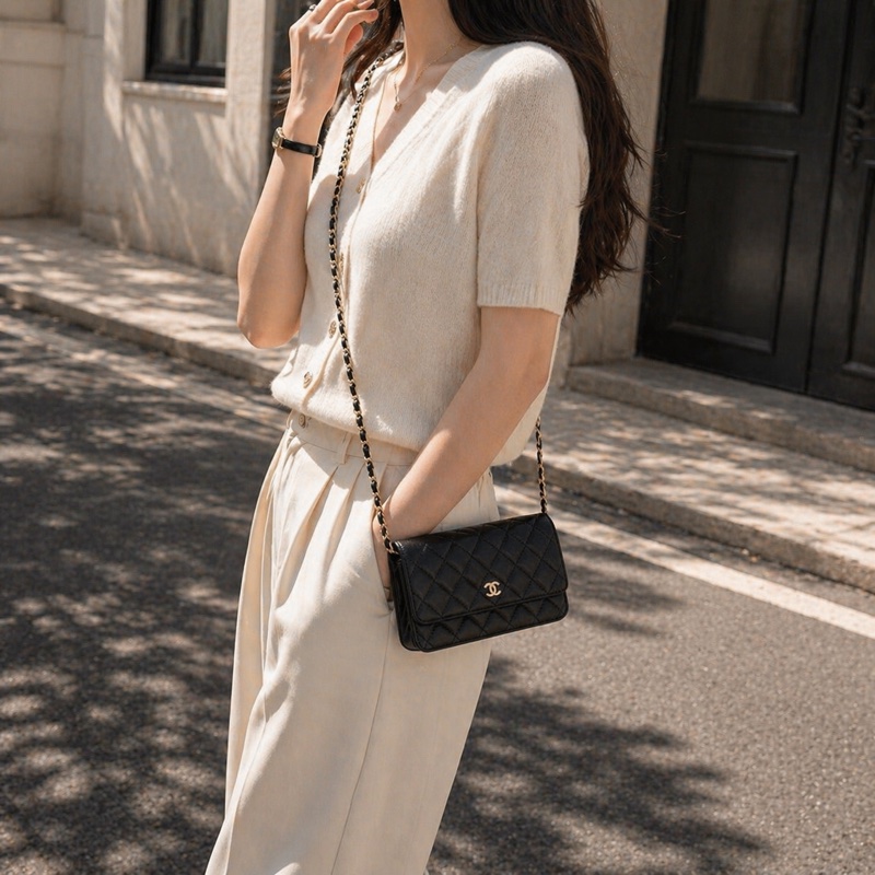 914intheair『台灣全新晶片版大全配』Chanel 香奈兒經典CF黑金荔枝牛皮Woc 發財包-3