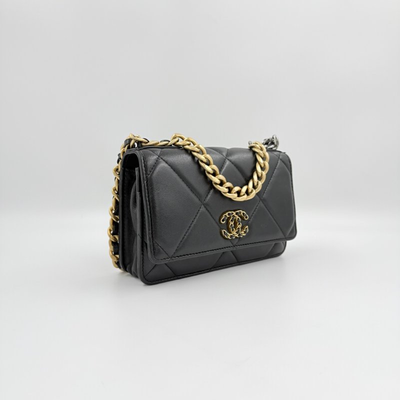 CHANEL-黑色羊皮金釦19 WOC手提斜背包-7