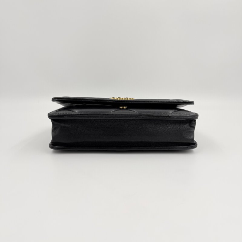 CHANEL-黑色羊皮金釦19 WOC手提斜背包-8