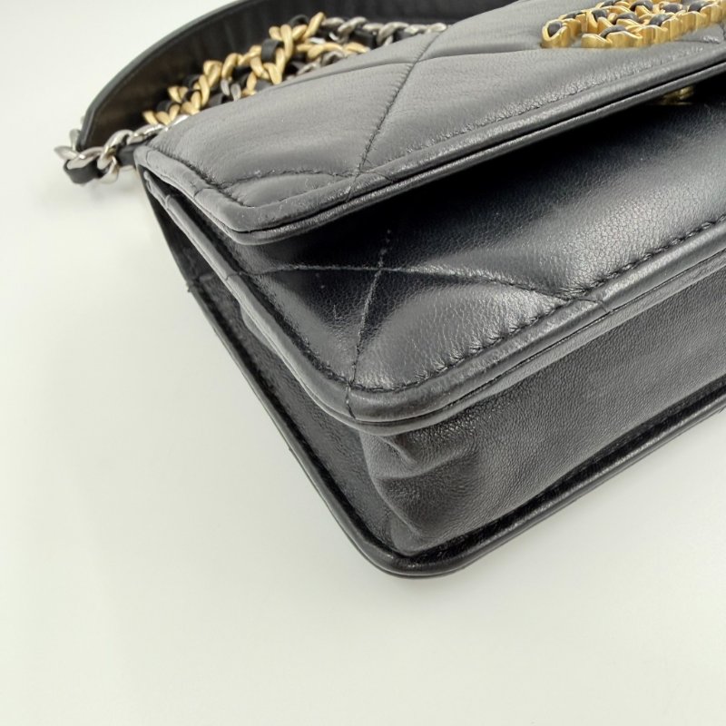 CHANEL-黑色羊皮金釦19 WOC手提斜背包-10