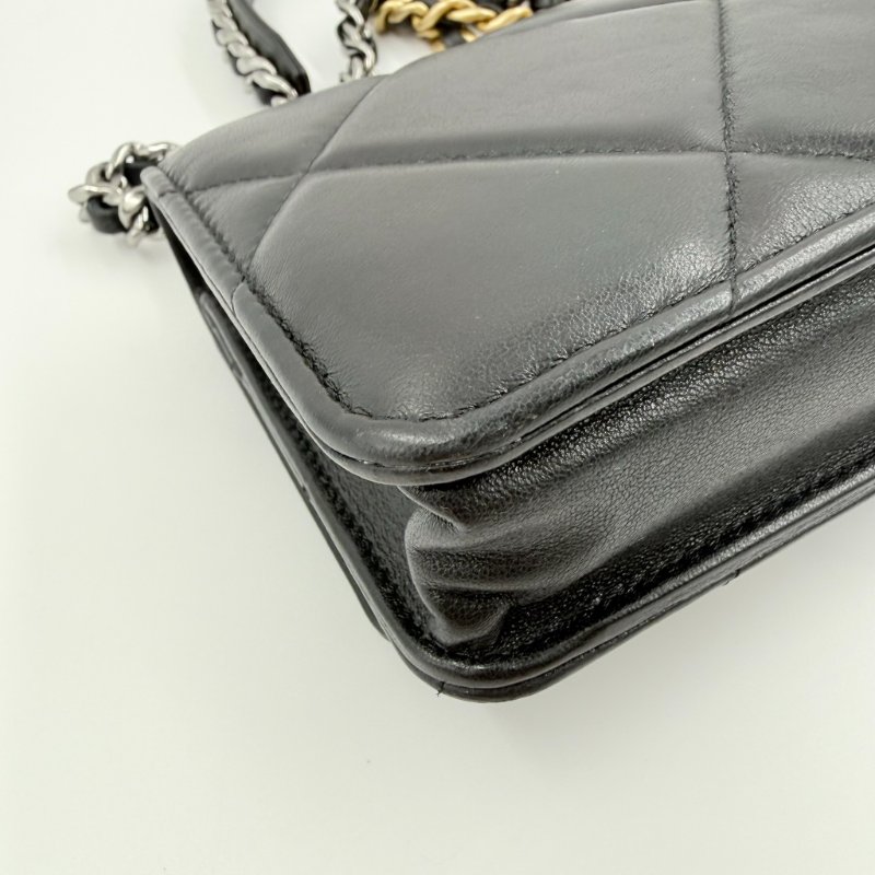 CHANEL-黑色羊皮金釦19 WOC手提斜背包-12