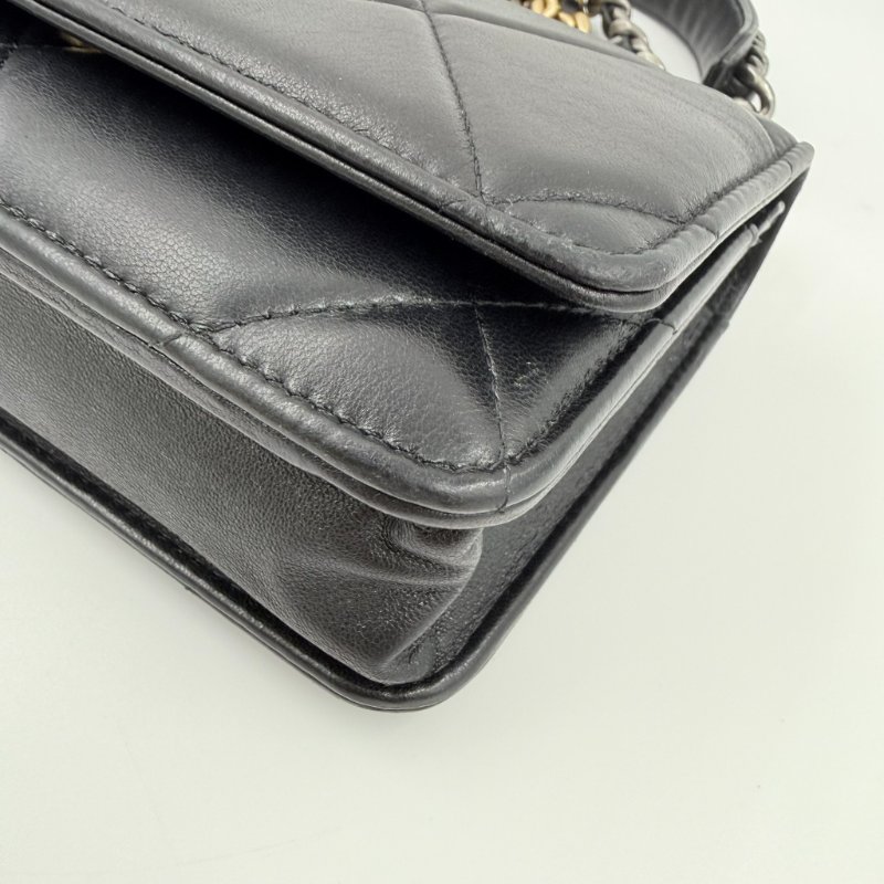 CHANEL-黑色羊皮金釦19 WOC手提斜背包-13