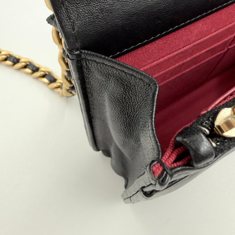 CHANEL-黑色羊皮金釦19 WOC手提斜背包-16