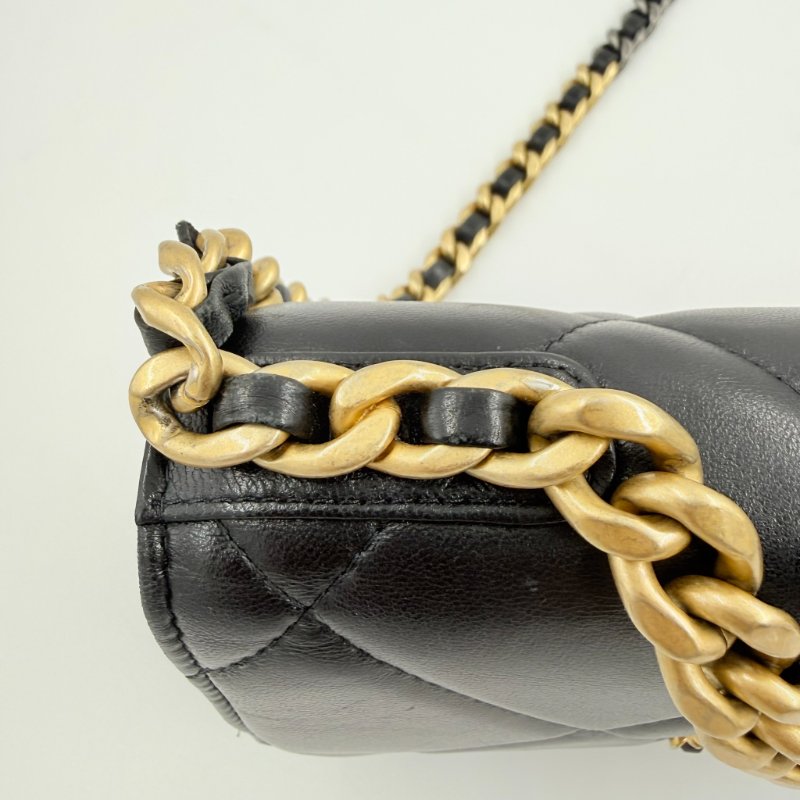 CHANEL-黑色羊皮金釦19 WOC手提斜背包-20