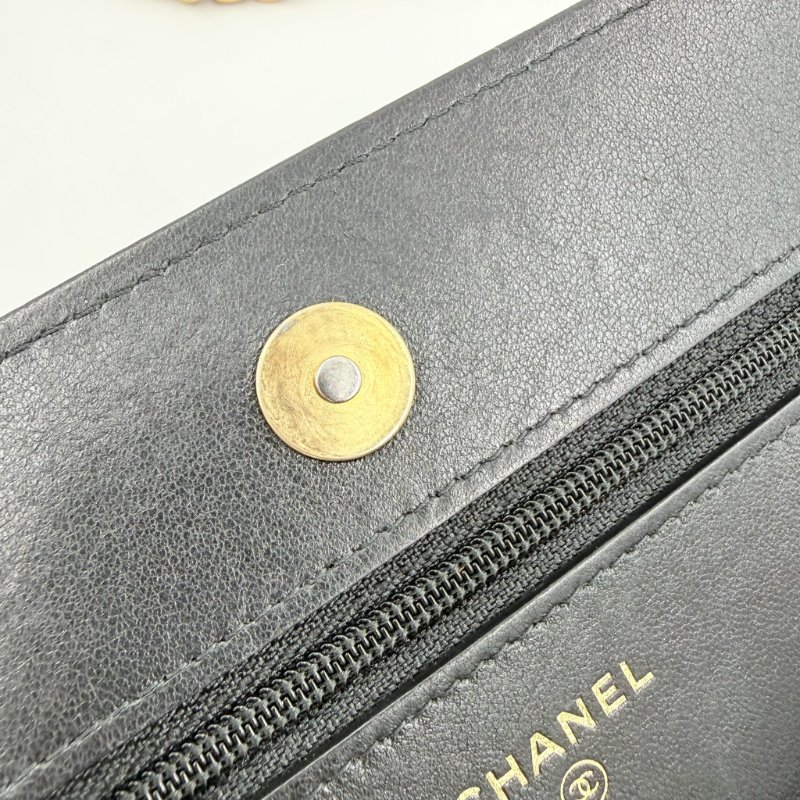 CHANEL-黑色羊皮金釦19 WOC手提斜背包-25