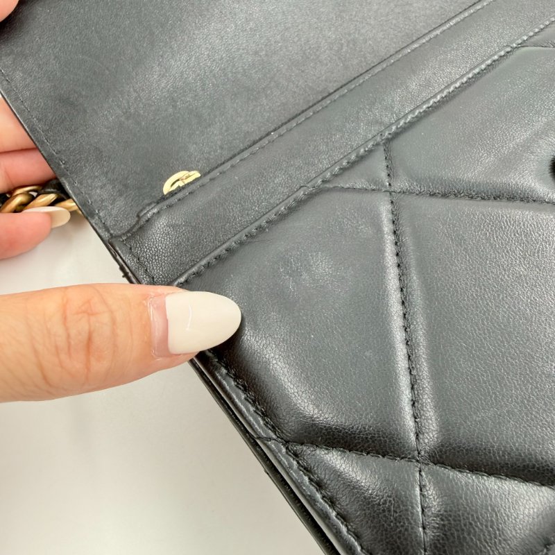 CHANEL-黑色羊皮金釦19 WOC手提斜背包-29