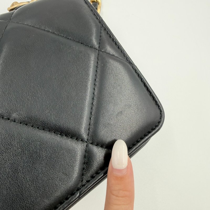 CHANEL-黑色羊皮金釦19 WOC手提斜背包-31