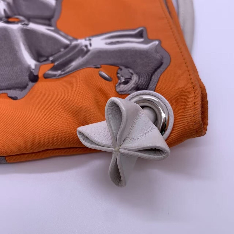 二手hermes 橙色絲巾包 silkycity，布面輕微使用痕跡髒，油邊有開裂，邊角有磨損，具體看圖-6