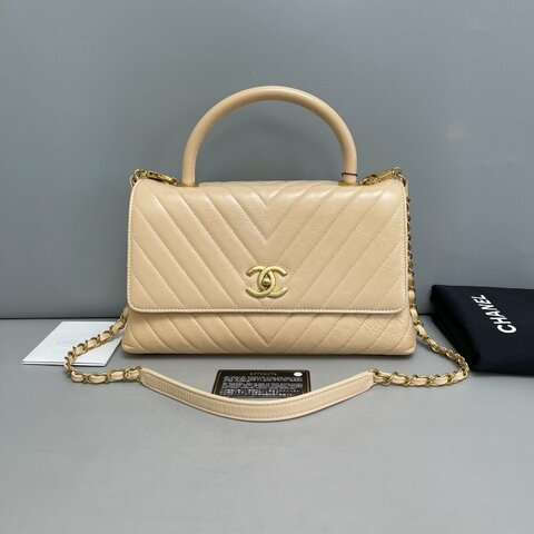 香奈兒/Chanel Coco handle中號奶茶色牛皮V紋包