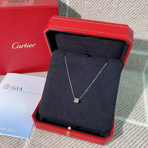 Cartier卡地亞0.7克拉鑽石牛頭款項鍊，主鑽0.71，G色，VS2