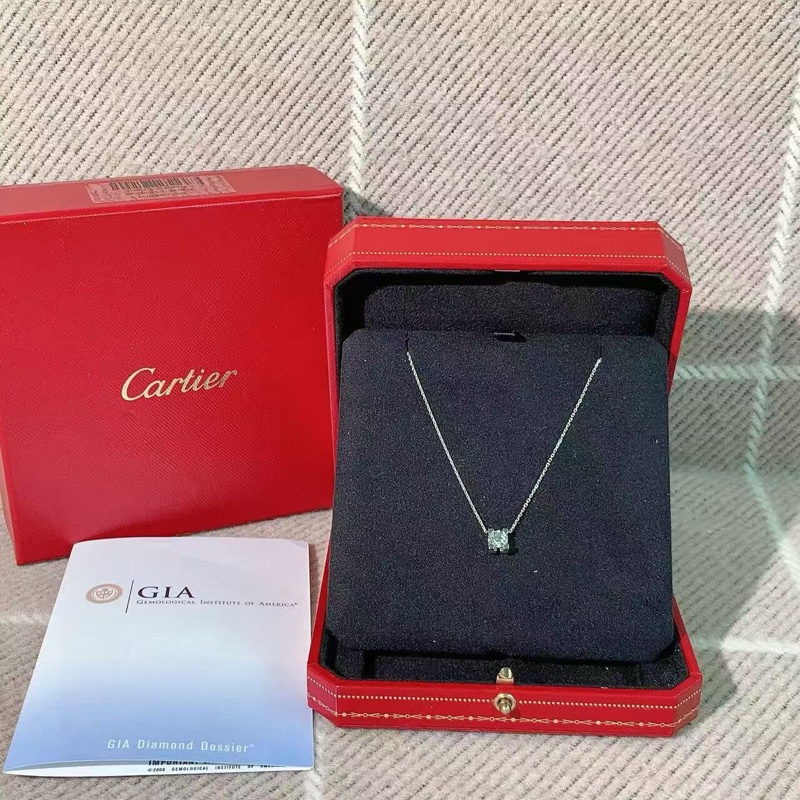 Cartier卡地亞0.7克拉鑽石牛頭款項鍊，主鑽0.71，G色，VS2-3