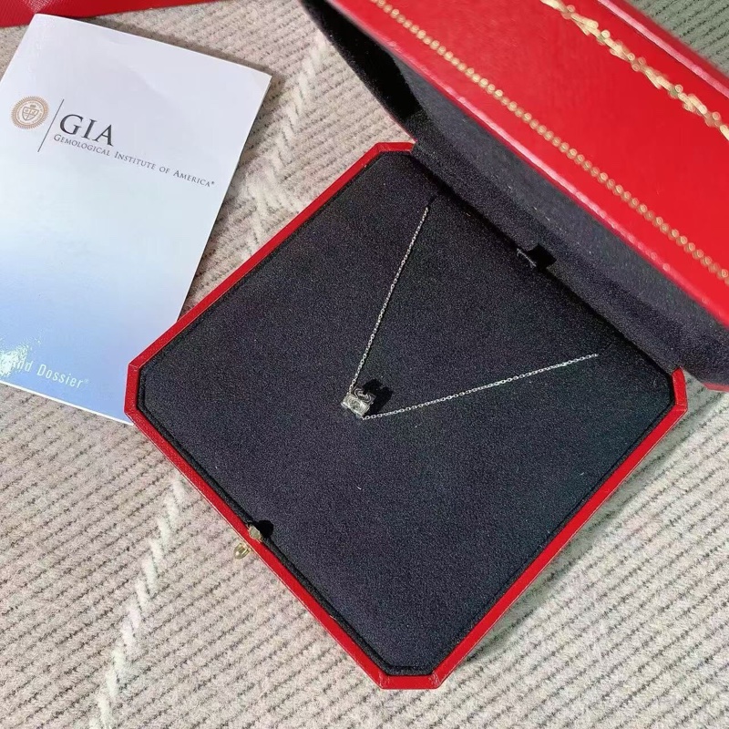 Cartier卡地亞0.7克拉鑽石牛頭款項鍊，主鑽0.71，G色，VS2-4