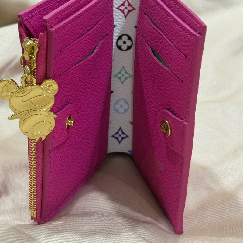 Louis Vuitton 路易威登M14087 村上隆聯名系列經典Monogram壓紋牛皮熊貓造型拉鍊皮夾(桃粉色)-9
