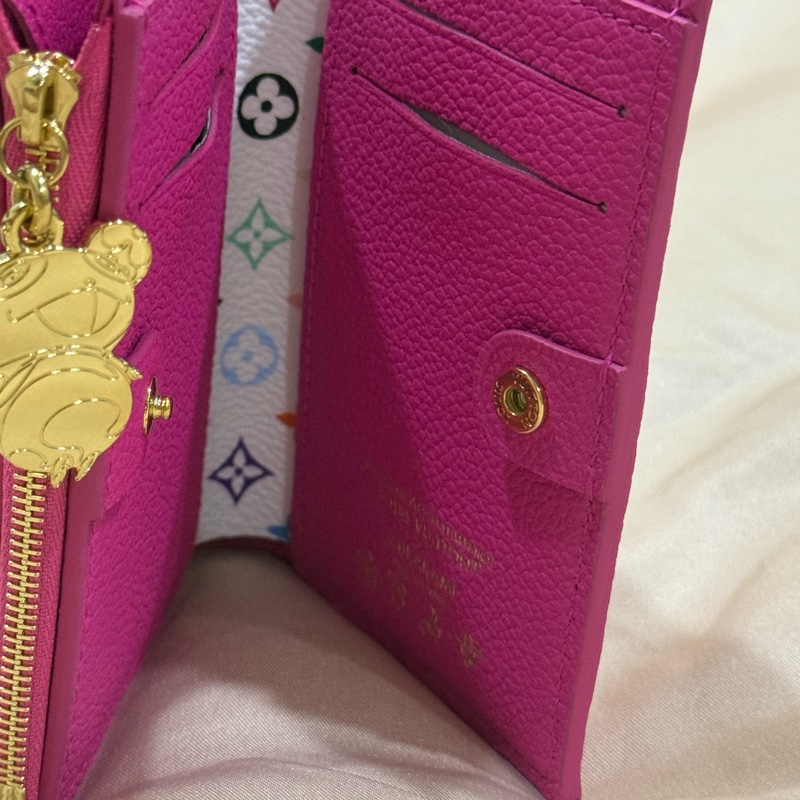 Louis Vuitton 路易威登M14087 村上隆聯名系列經典Monogram壓紋牛皮熊貓造型拉鍊皮夾(桃粉色)-10