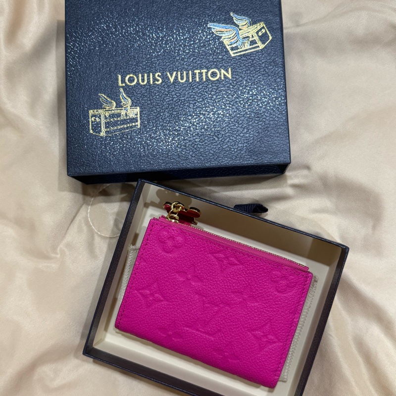 Louis Vuitton 路易威登M14087 村上隆聯名系列經典Monogram壓紋牛皮熊貓造型拉鍊皮夾(桃粉色)-11