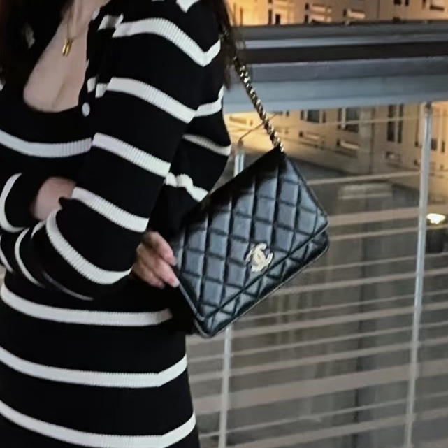 經典搶手❤️‍🔥Chanel香奈兒黑金金球調解扣Woc鏈條包單肩斜挎包-0