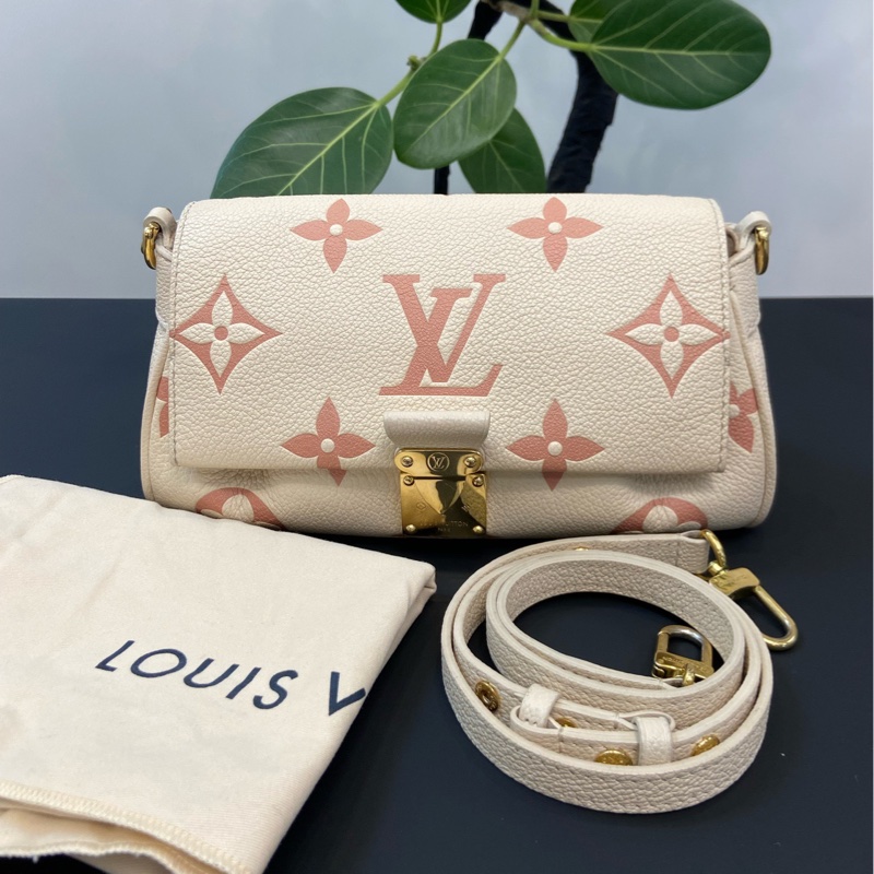 98新 lv  favorite草莓牛奶雲朵包，芯片款，奶油白配粉色老花，金色五金鍊條-0