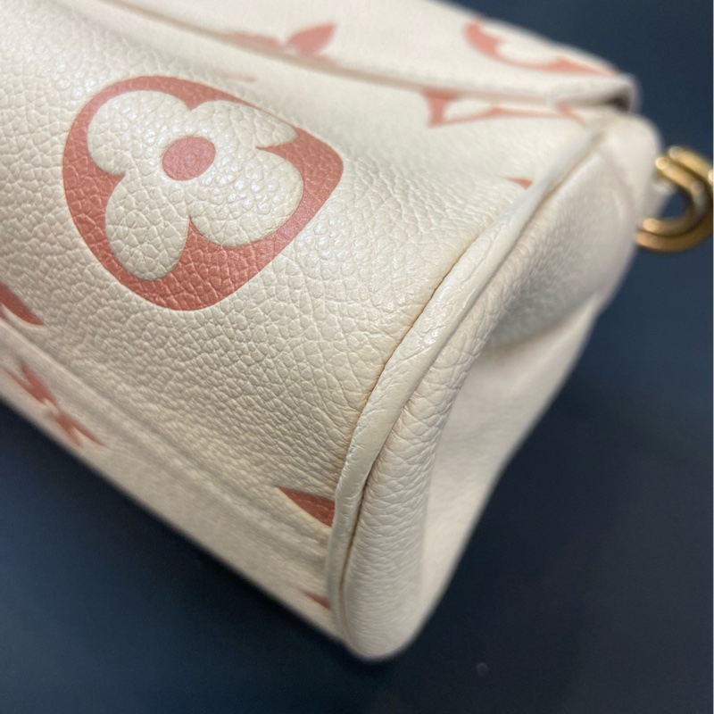 98新 lv  favorite草莓牛奶雲朵包，芯片款，奶油白配粉色老花，金色五金鍊條-5