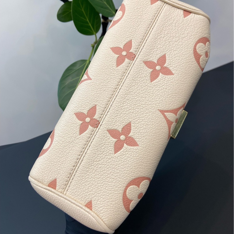 98新 lv  favorite草莓牛奶雲朵包，芯片款，奶油白配粉色老花，金色五金鍊條-6