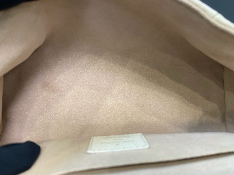 98新 lv  favorite草莓牛奶雲朵包，芯片款，奶油白配粉色老花，金色五金鍊條-8