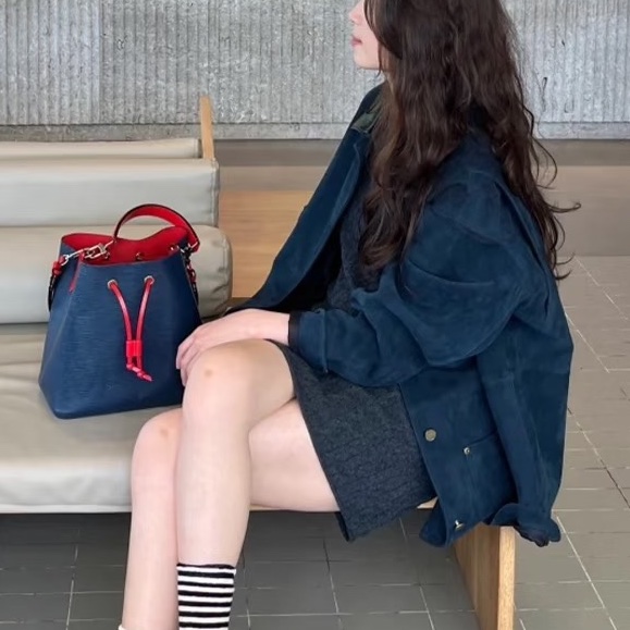 Louis Vuitton 質感上線99新NEW路易威登拼色水波紋水桶BB 手提斜挎單肩包-2