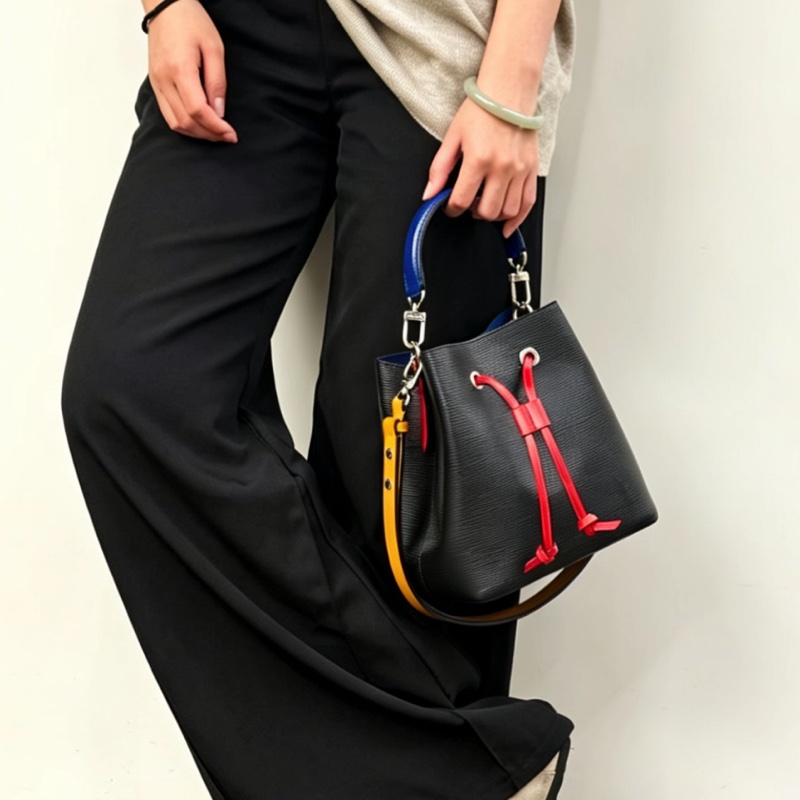 Louis Vuitton 質感上線99新NEW路易威登拼色水波紋水桶BB 手提斜挎單肩包-5