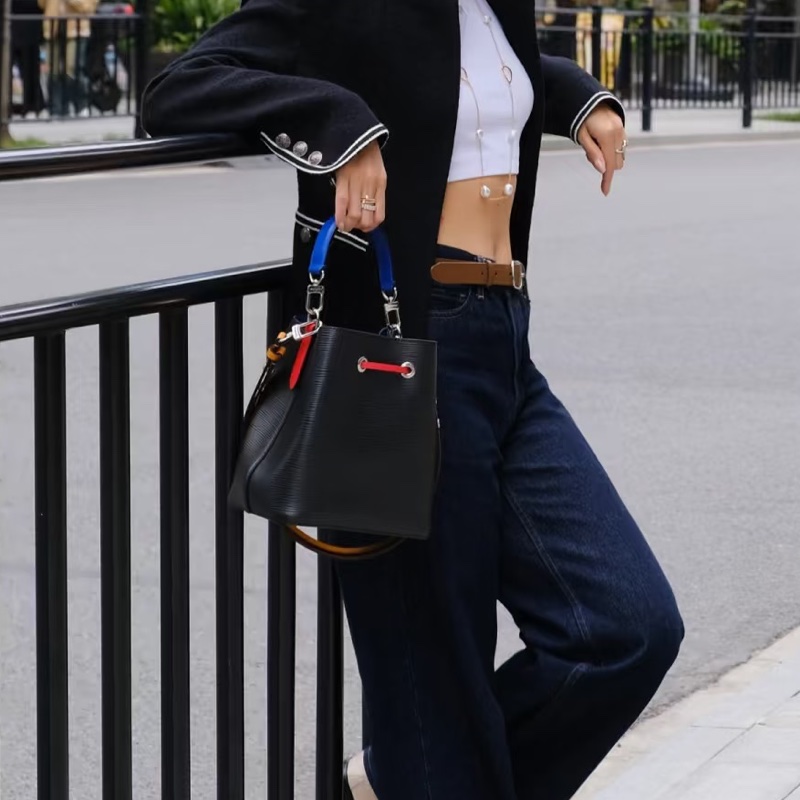 Louis Vuitton 質感上線99新NEW路易威登拼色水波紋水桶BB 手提斜挎單肩包-19