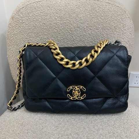 CHANEL香奈兒 黑金19bag 底長30 中號 22年芯片  🈚附件
