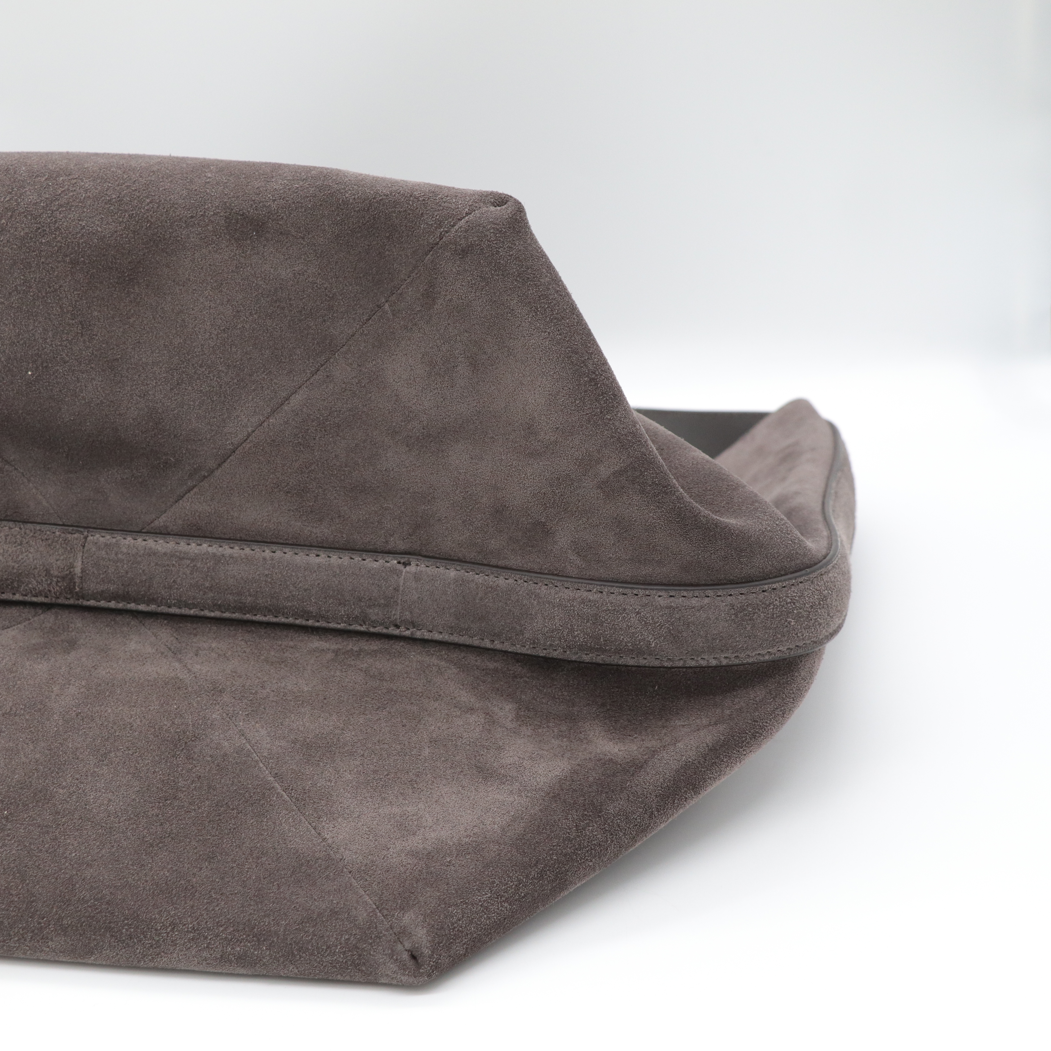 一拎就走✈️Toteme Granite 麂皮 Belted Tote 托特包 深咖色-4