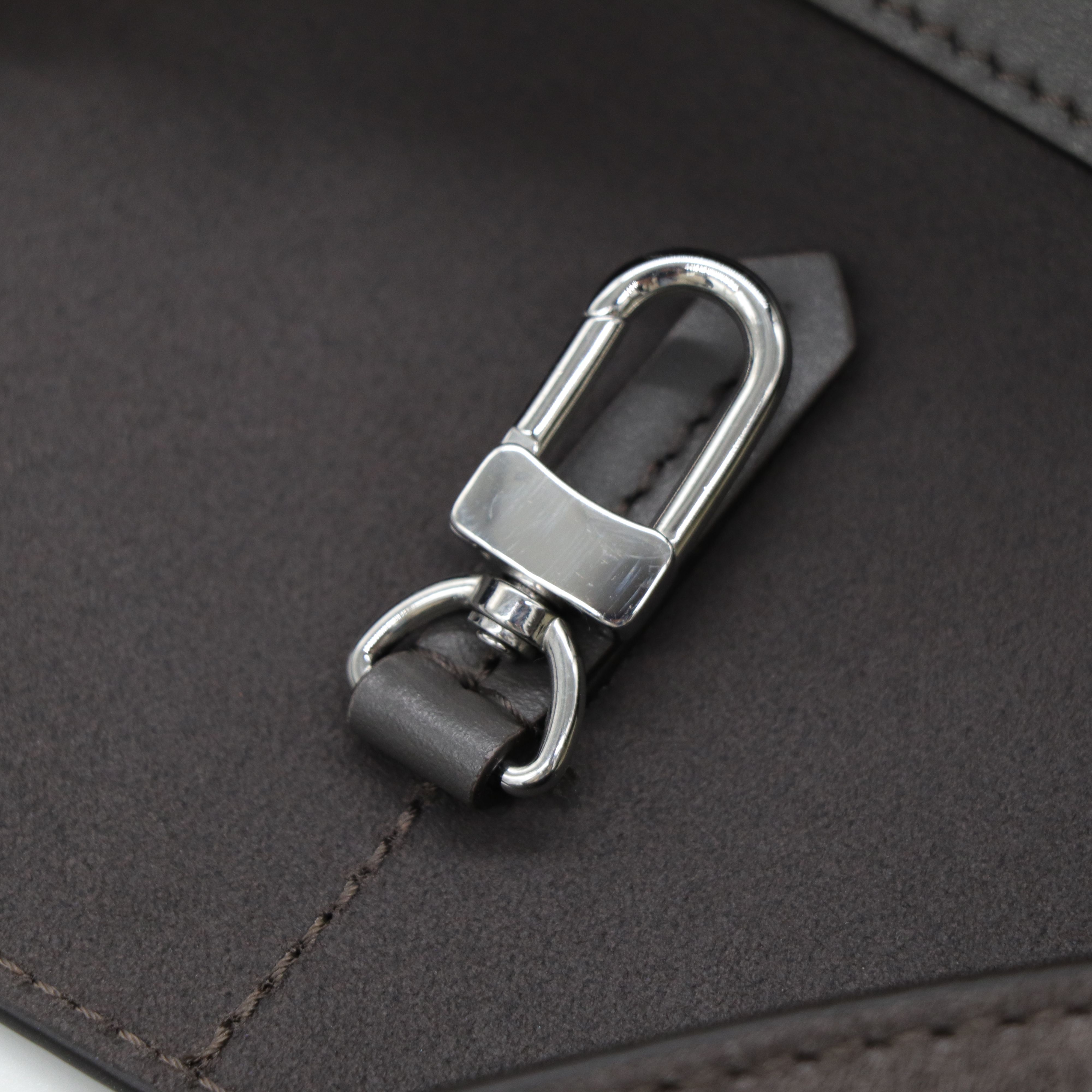 一拎就走✈️Toteme Granite 麂皮 Belted Tote 托特包 深咖色-8