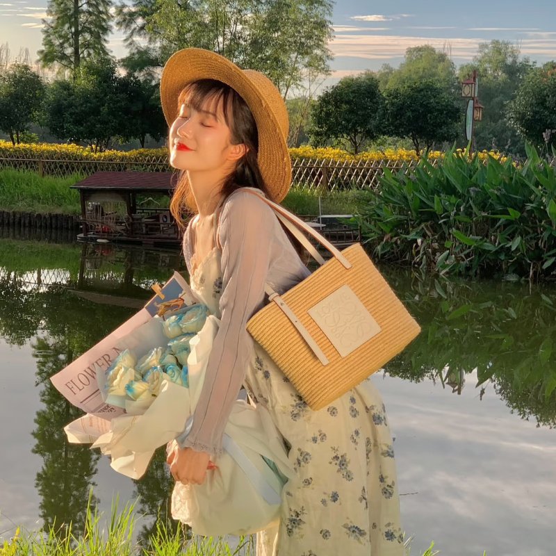 LOEWE  Paula's Ibiza草編包-9