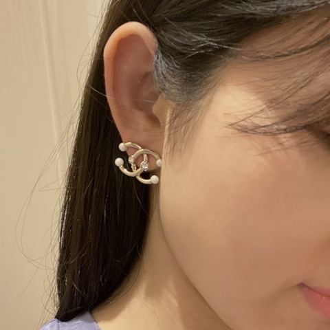 Chanel+雙C珍珠水鑽耳釘+金色+珍珠水鑽點綴++帶盒+設計感強