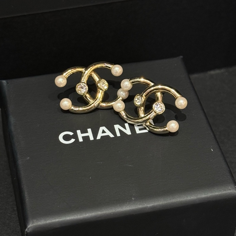 Chanel+雙C珍珠水鑽耳釘+金色+珍珠水鑽點綴++帶盒+設計感強-2