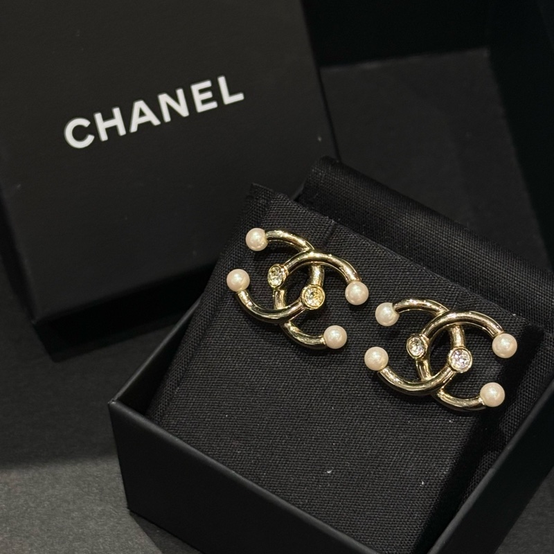Chanel+雙C珍珠水鑽耳釘+金色+珍珠水鑽點綴++帶盒+設計感強-4