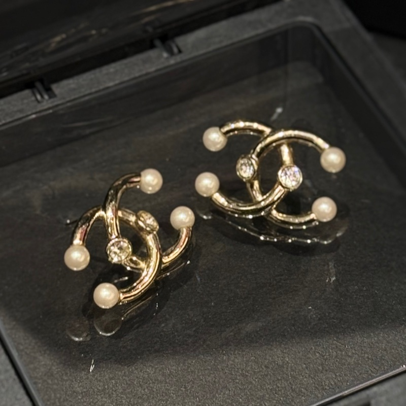 Chanel+雙C珍珠水鑽耳釘+金色+珍珠水鑽點綴++帶盒+設計感強-5