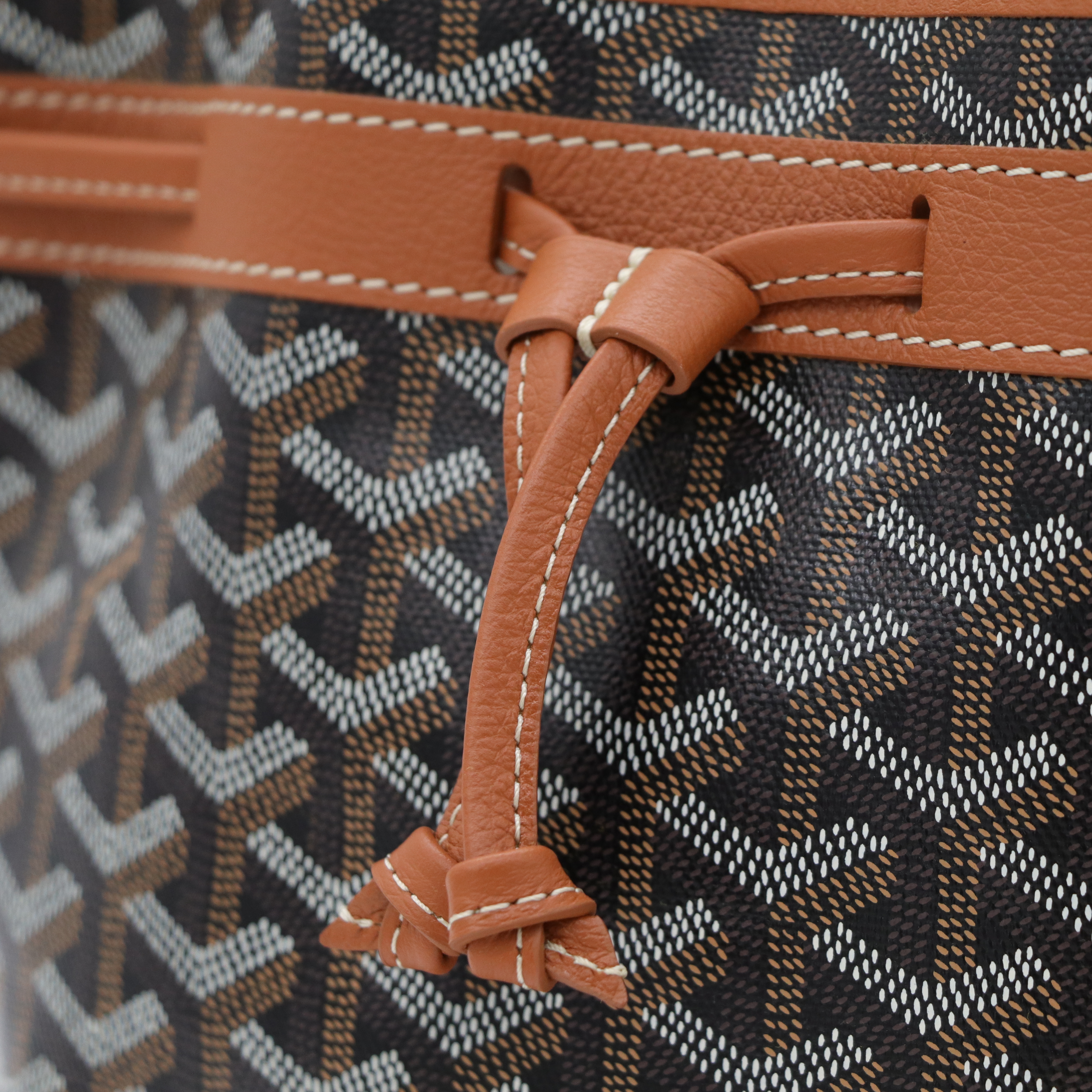 Goyard 戈雅 PEFLOT 棕色 束繩水桶包-9