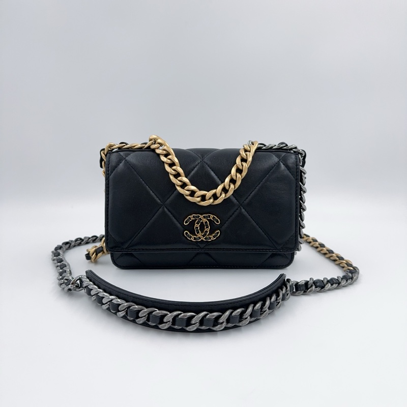 CHANEL黑色羊皮金釦19 woc手提側背包AP0957-2