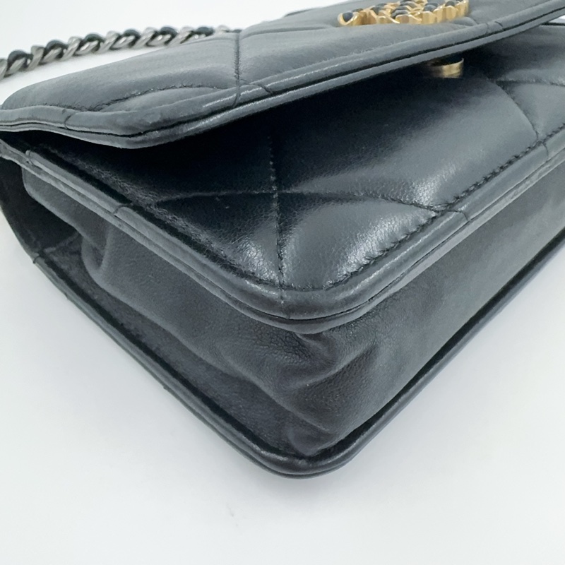 CHANEL黑色羊皮金釦19 woc手提側背包AP0957-17