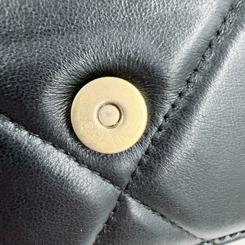 CHANEL黑色羊皮金釦19 woc手提側背包AP0957-21