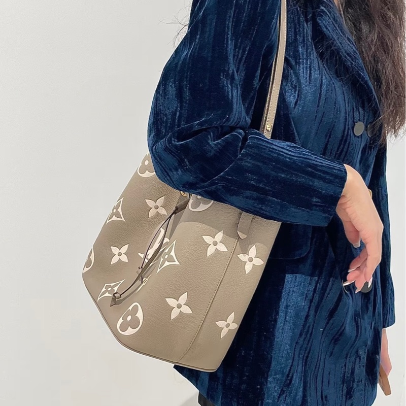 LV斑鳩灰牛皮Neonoe MM抽繩水桶包M45555-2