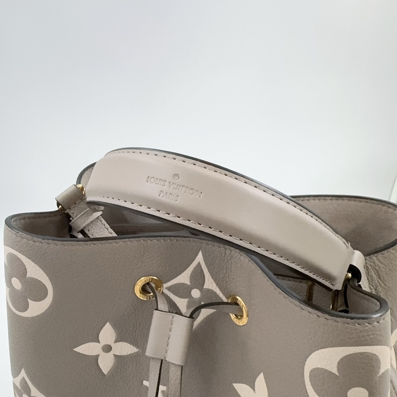 LV斑鳩灰牛皮Neonoe MM抽繩水桶包M45555-16