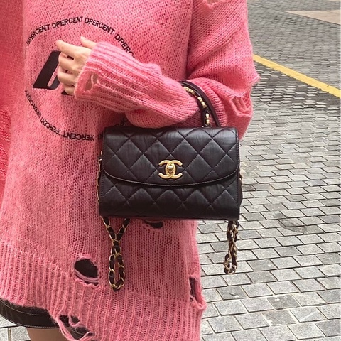 CHANEL黑金揉製羊皮雙C手把轉釦側背包AS2477