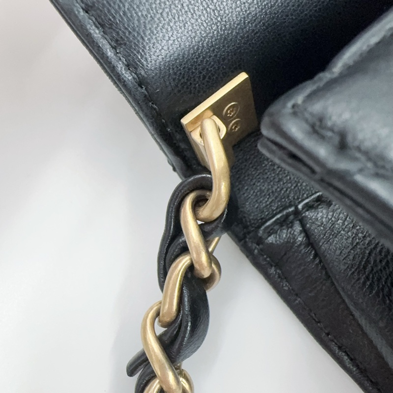 CHANEL黑金揉製羊皮雙C手把轉釦側背包AS2477-17