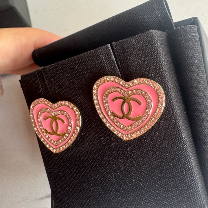 Chanel ABD343粉色愛心雙C耳環-7