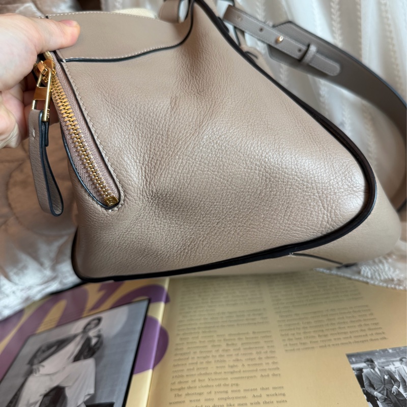 羅意威  吊床包 托特包 手提包 通勤包 腋下包 斜背包 灰色皮革 灰色皮革 大象灰 側背包 斜挎包 斜背包 褶皺鏈條包 Loewe Hammock grey leather bag / shoulder bag handbag crossbody bag-3